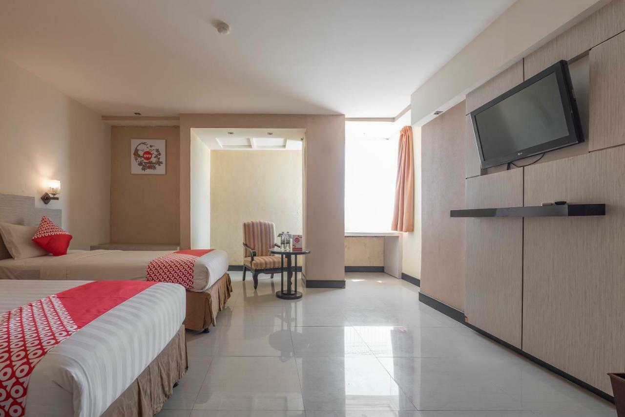 Oyo 1081 Allson City Hotel Makassar Exterior photo