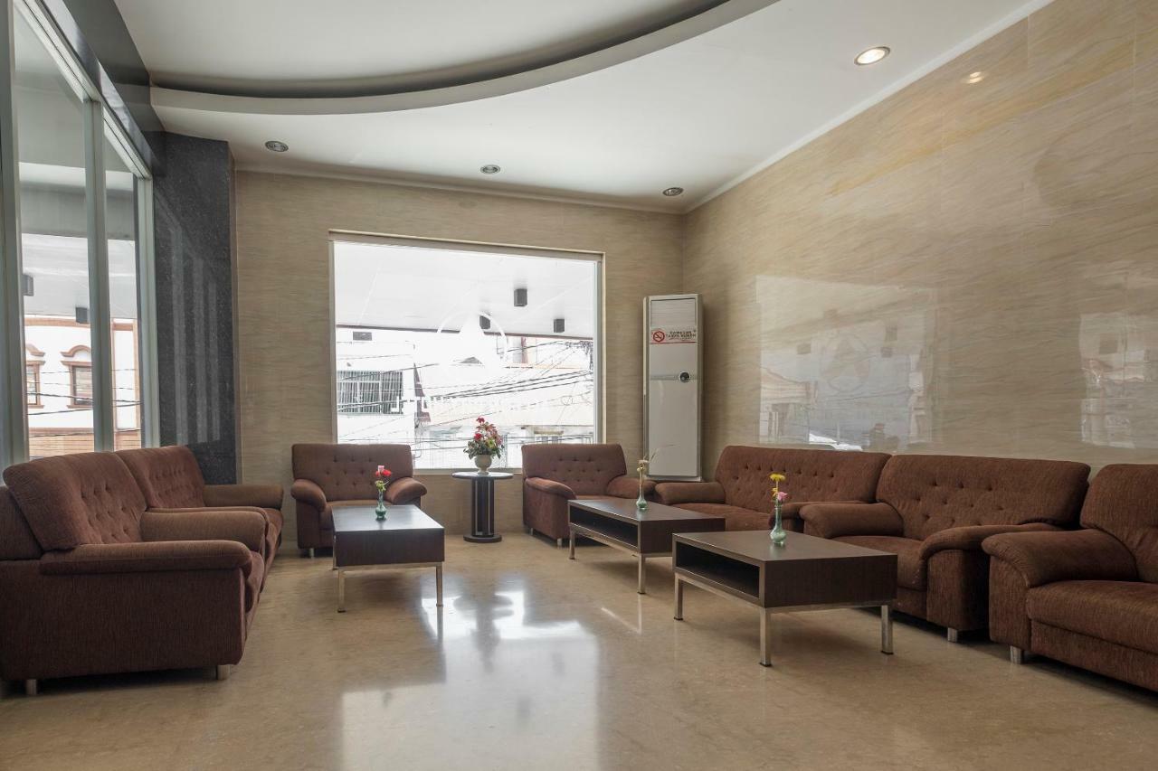 Oyo 1081 Allson City Hotel Makassar Exterior photo