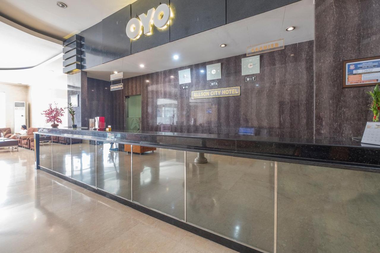 Oyo 1081 Allson City Hotel Makassar Exterior photo